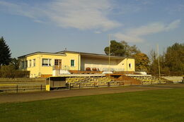 Foto Sportplatz mit Blick auf das Sportlerheim