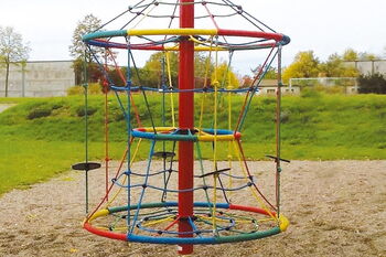 Drehbarer Kletternetzturm Tornoer Anger