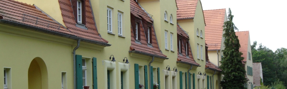 Blick auf Häuserreihe Parkstraße Lauta